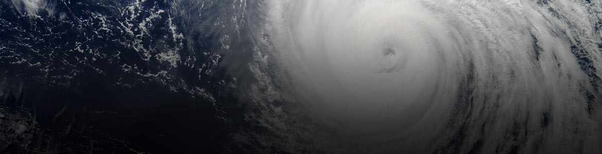 今は台風の目の中